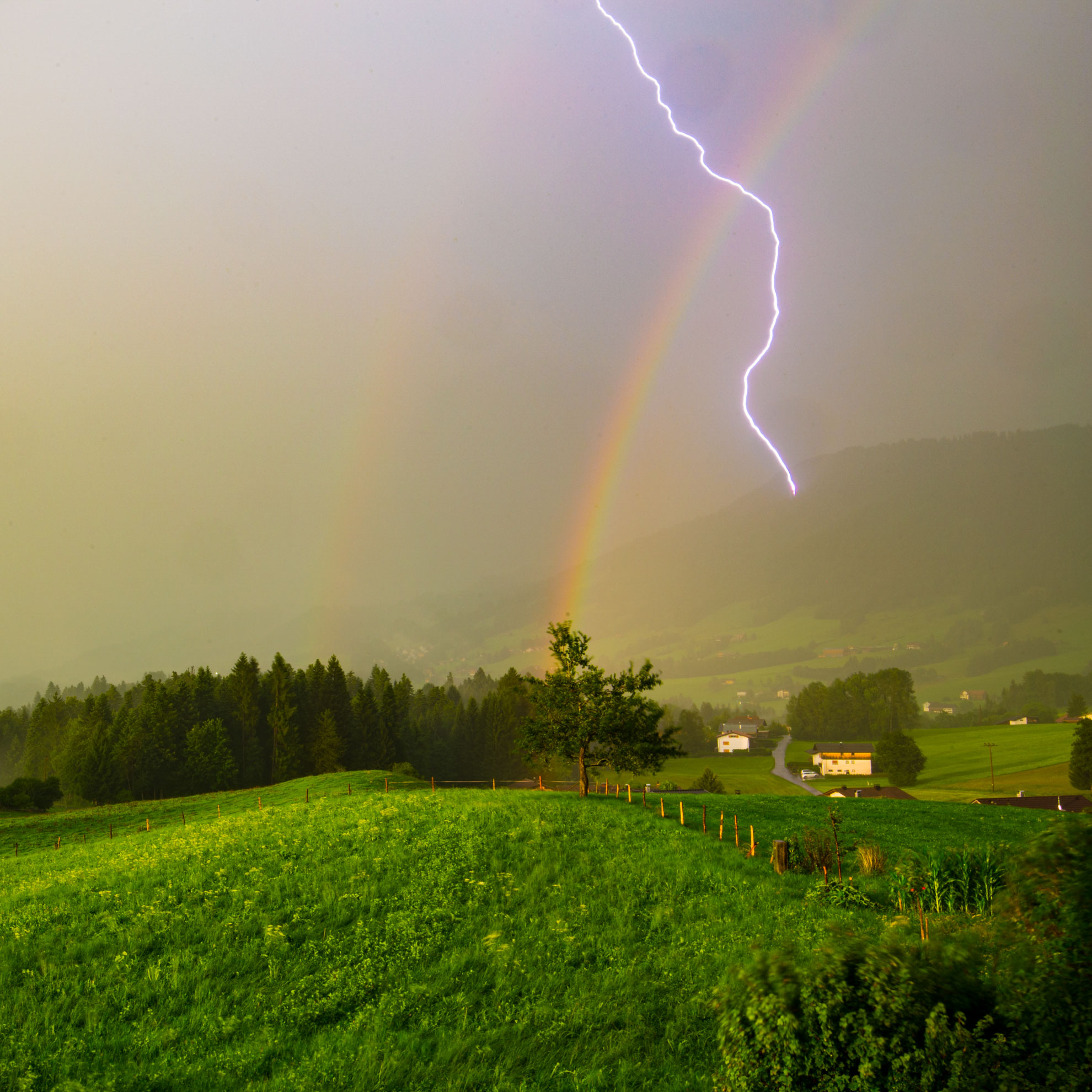 ATMOSPHÄRISCHE ERGEIGNISSE